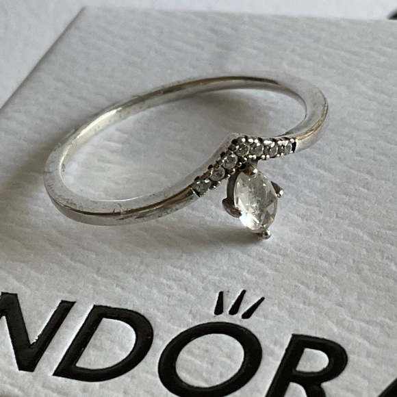 Pandora wishbone tiara ring - 7.5 size - Picture 5 of 8
